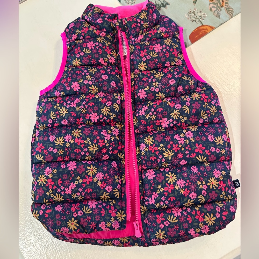 EEUC Girl’s Gap Puffer Vest 5T 🌸